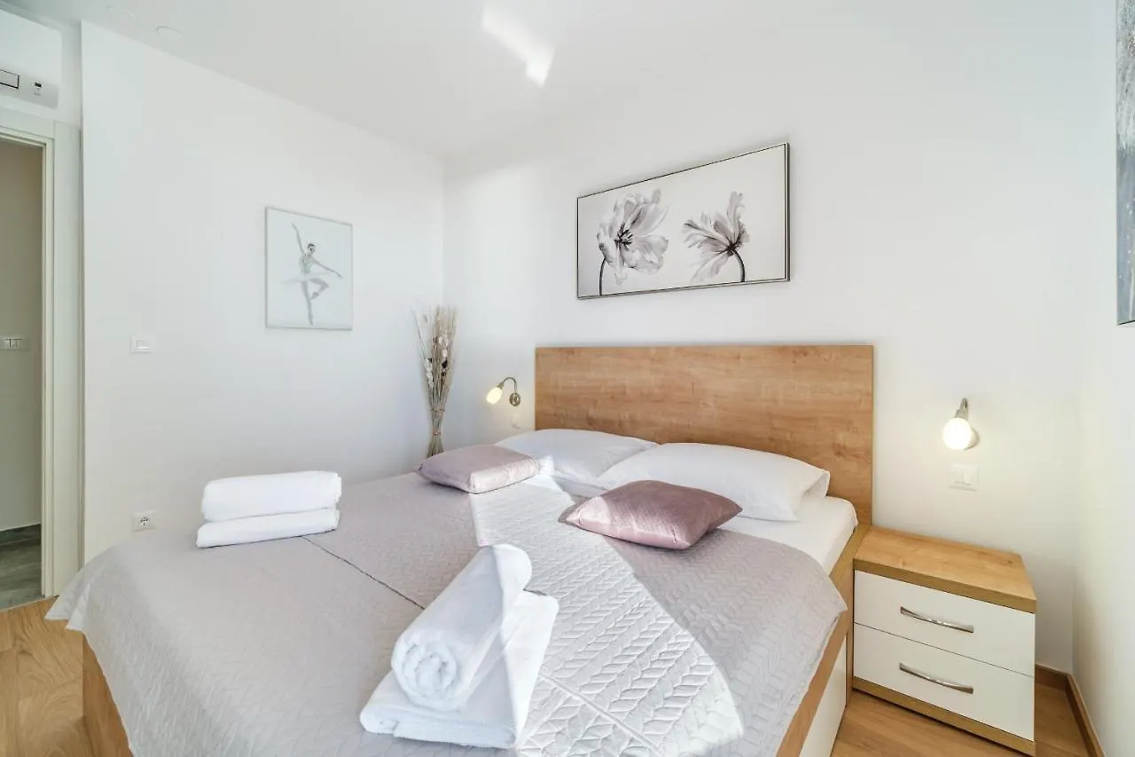 Golden View 7 Apartman Split 0*,